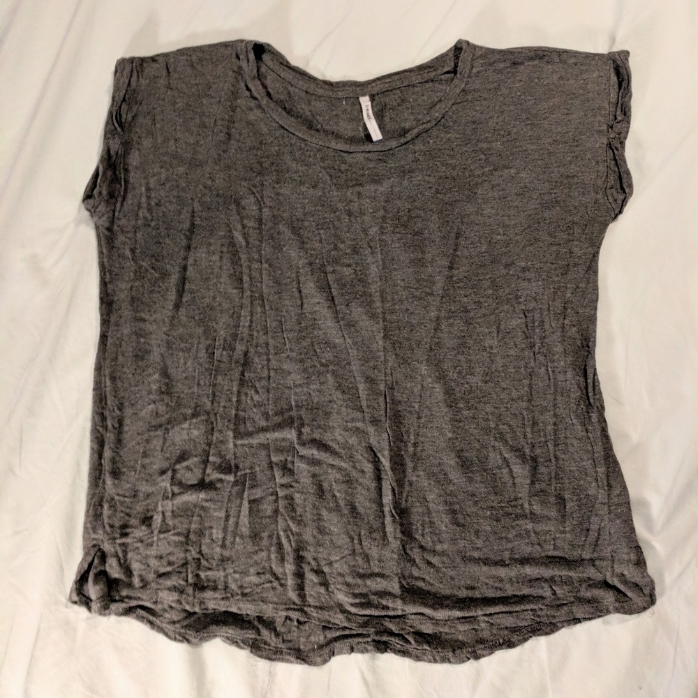 Tresics grey tee shirt size Large